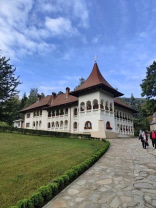 imagine - „Portaluri în timp: De la legendele Peșterii Bolii la apele sacre din Geoagiu”