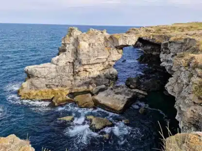 imagine - RELAXARE DE 1 ZI IN BULGARIA LA STANCILE DE LA TYULENOVO , FERMA DE MIDII DALBOKA ,CAP KALIAKRA
