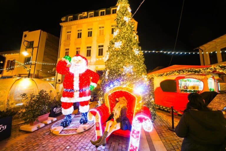 MAGIA SARBATORILOR DE IARNA LA CRAIOVA. Excursie 1 zi la Targul de Craciun Craiova 2026