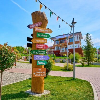 imagine - Lumea cu susul în jos: Ziua Copilului la Brambura Parc.Aventură în picioarele goale de 1 Iunie