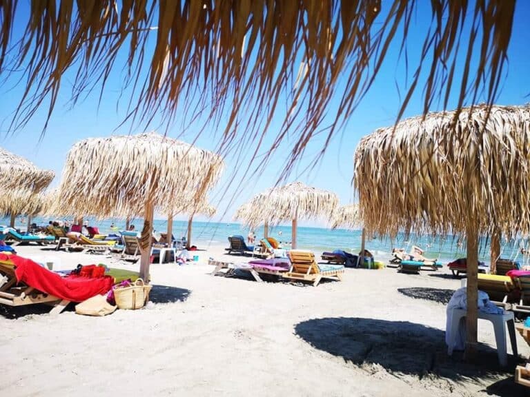 „Valuri de bucurie: Rusalii și Ziua Copilului în familie, la malul mării!”